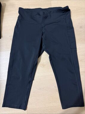 Champion Black Capri Leggings with Side Pockets